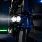 Đèn LED phụ trợ xe điện siêu sáng lắp trên xe trong garage tối