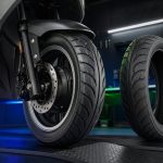 Lốp xe điện không săm 90/90-12 với gai chống trượt trong garage